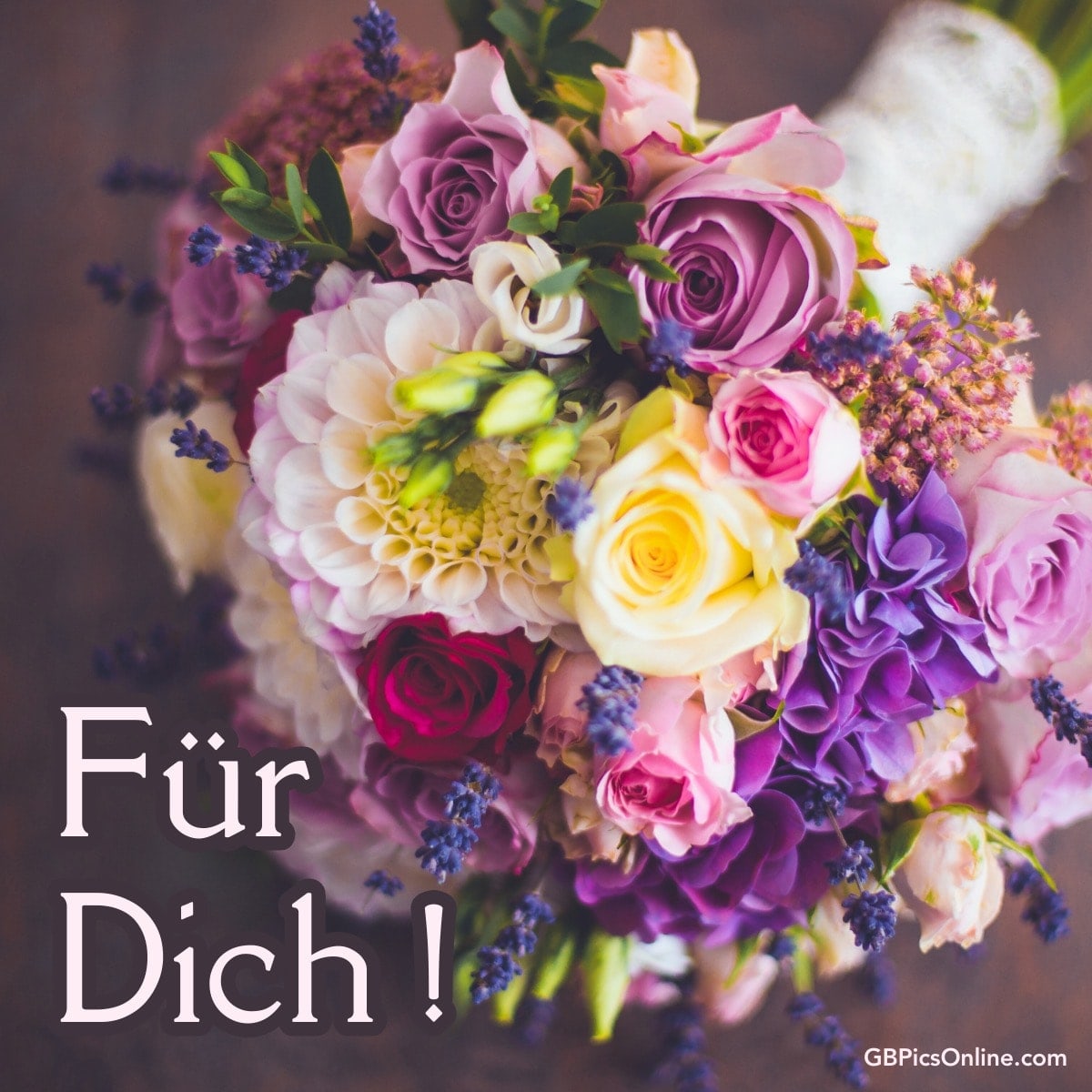 Ein bunter Blumenstrauß mit Rosen und der Text „Für Dich!“