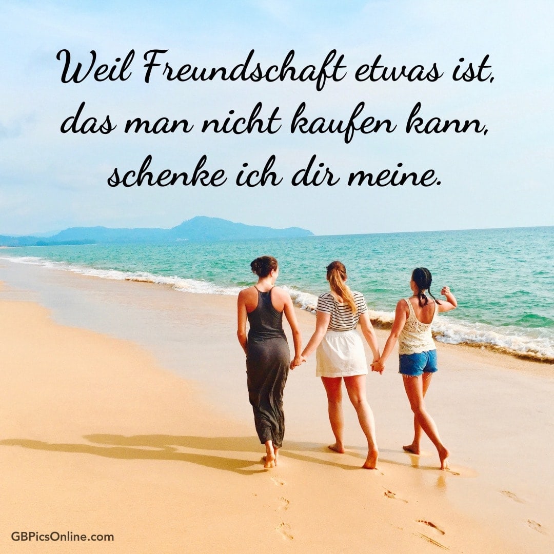Drei Freundinnen spazieren am Strand, Text über Geschenk der Freundschaft
