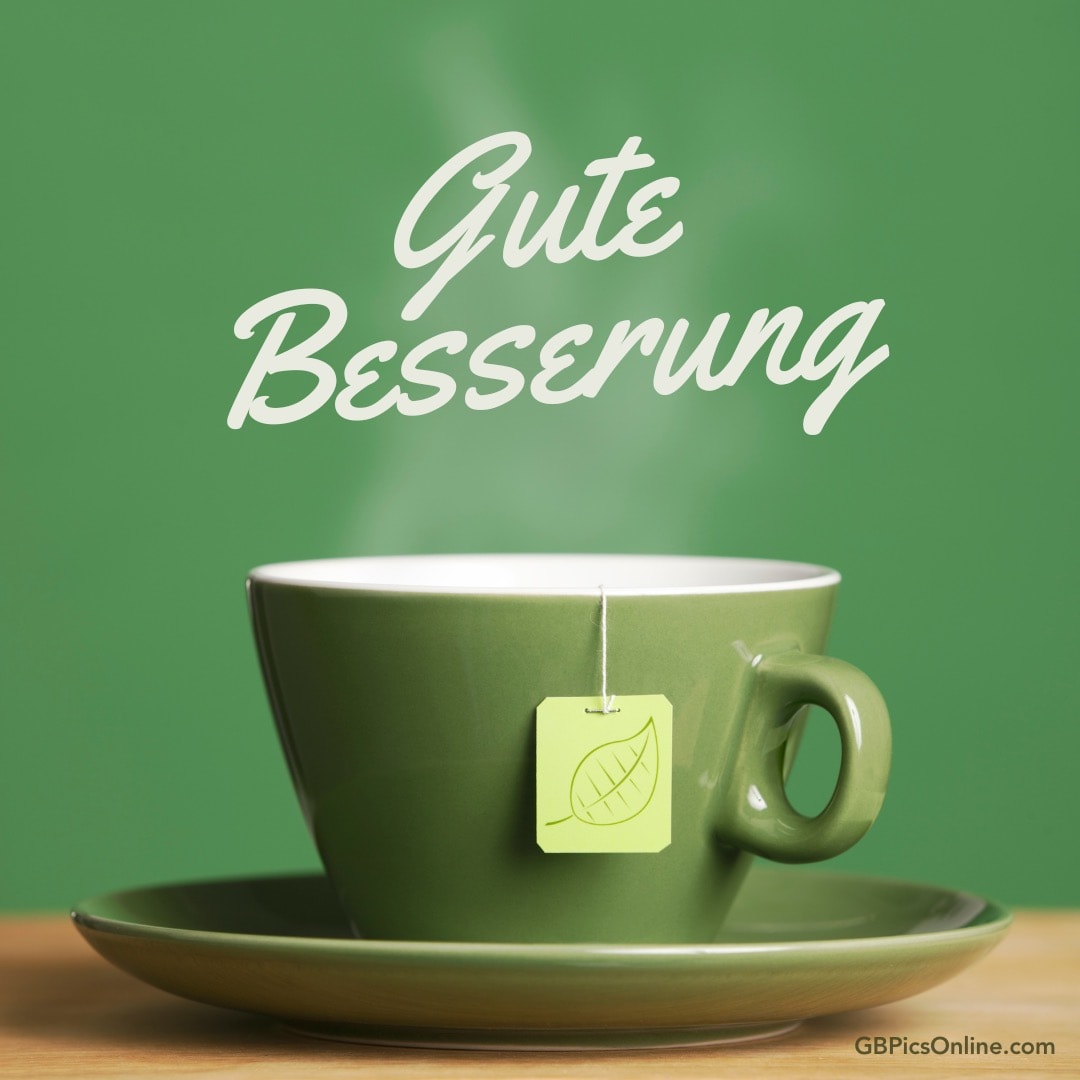 Grüne Tasse auf Untertasse mit „Gute Besserung“ Schriftzug