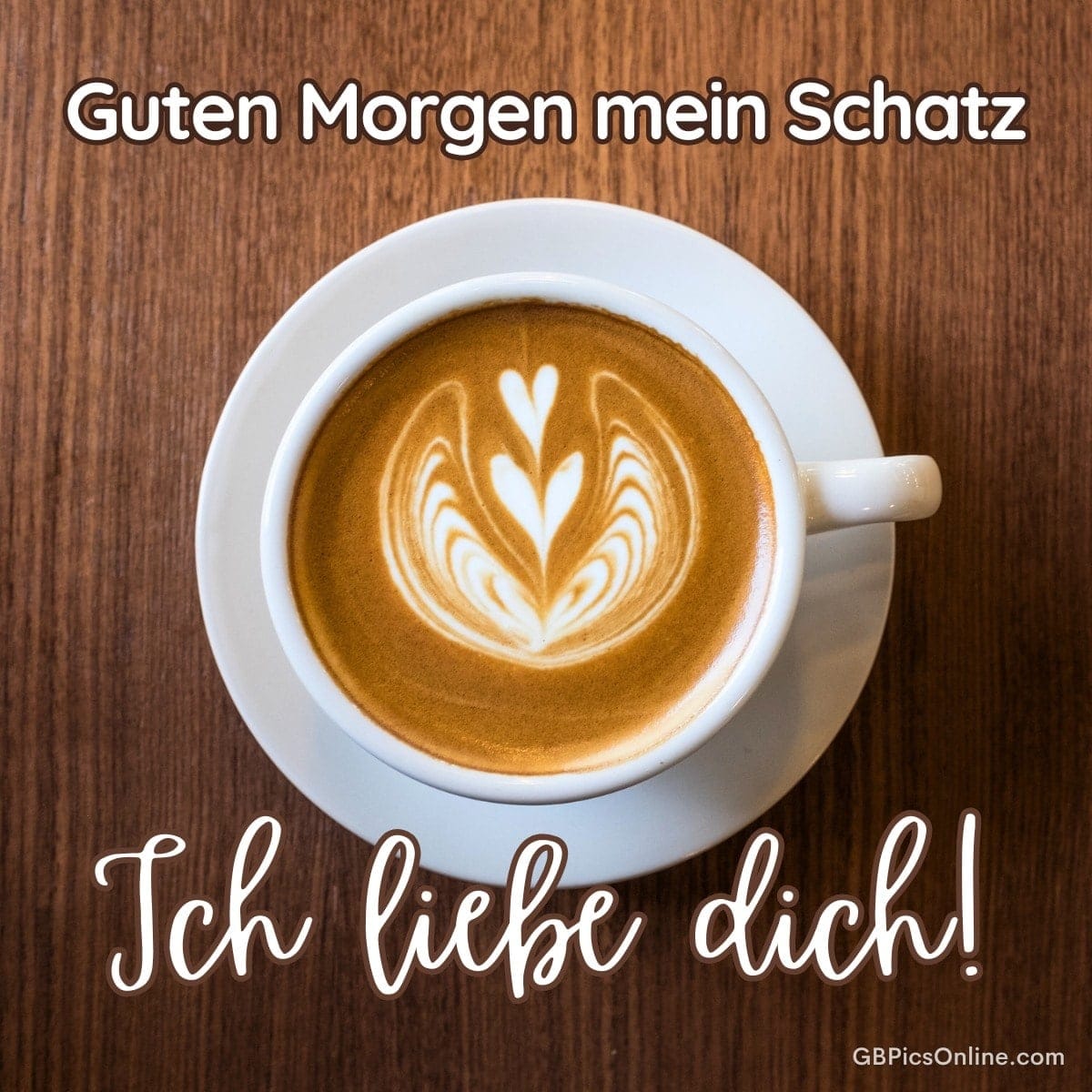 Ein Café-Latte mit Latte-Art und den liebevollen Worten „Guten Morgen mein Schatz“ und „Ich liebe dich!“