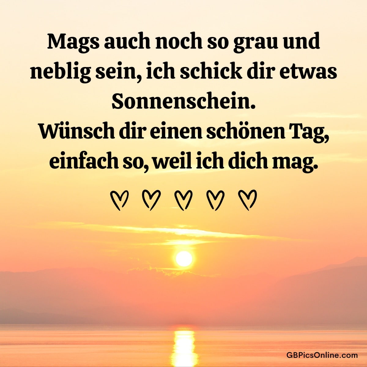 Sonnenaufgang über dem Meer mit inspirierendem Text und Herzen
