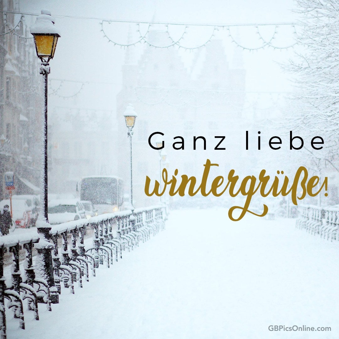 Schneefall bedeckt eine Straße mit Laterne und Text „Ganz liebe Wintergrüße“