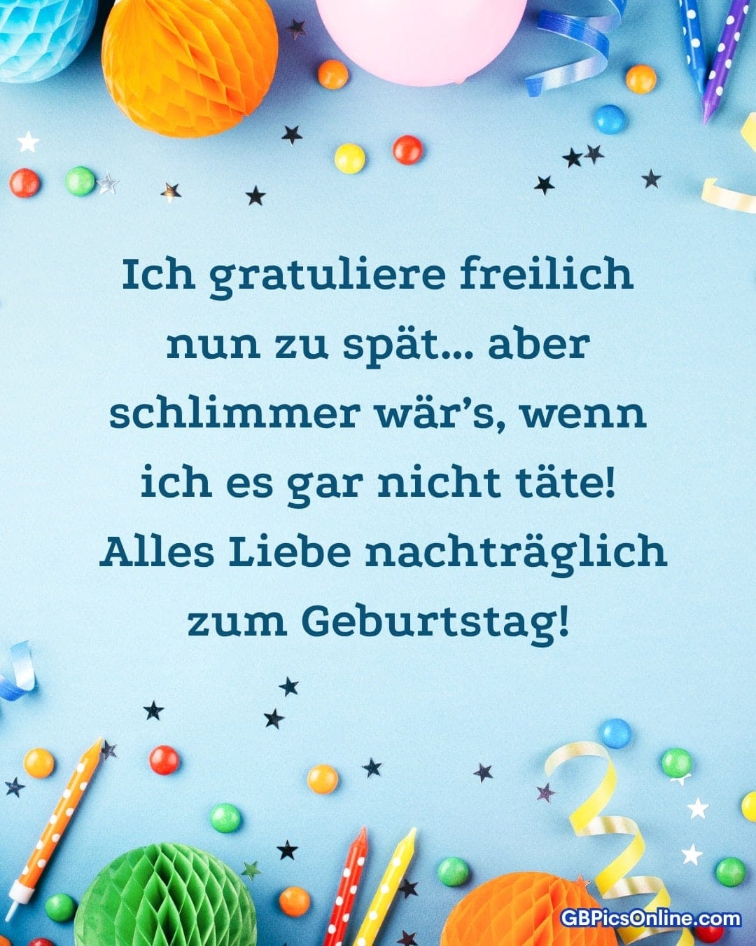 Blaue Oberfläche mit Partydekoration und nachträglichen Geburtstagswünschen