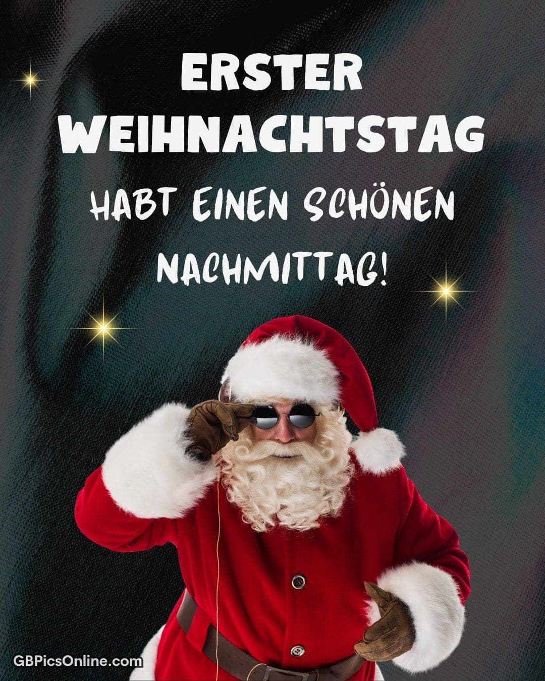 Weihnachtsmann in rotem Kostüm wünscht einen schönen Nachmittag