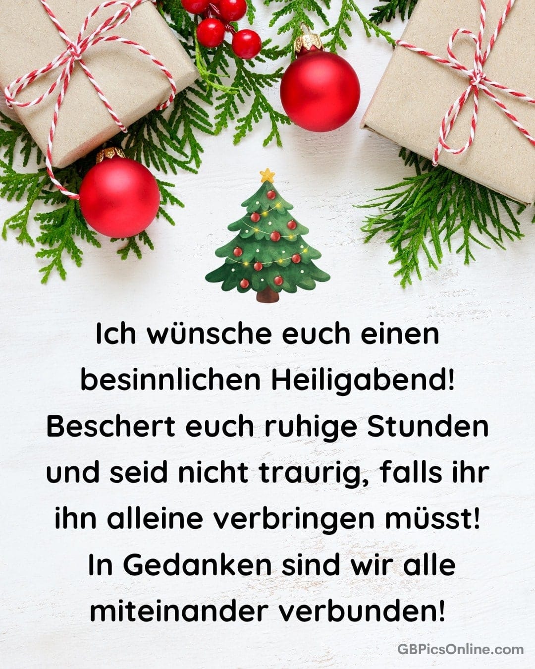 Weihnachtsdekoration mit Geschenken, Kugeln und Tannenzweigen auf weißem Hintergrund
