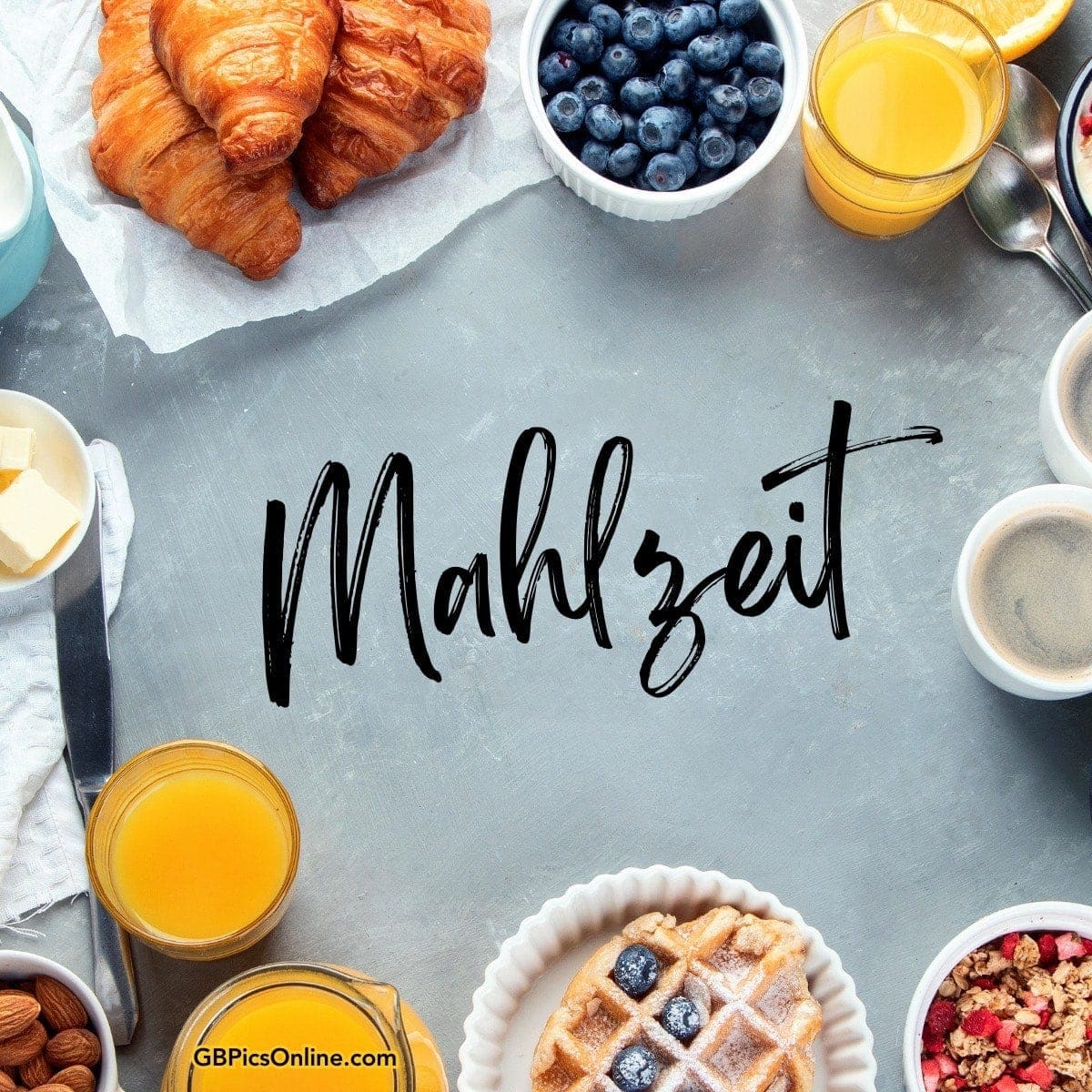 Ein köstliches Frühstück mit Croissants, Waffeln, Müsli, Blaubeeren und Orangensaft