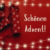 Feierliche Geschenke und glitzernde Lichter läuten die Adventszeit ein.