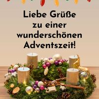Ein festliches Adventsgesteck läutet die besinnliche Zeit ein.