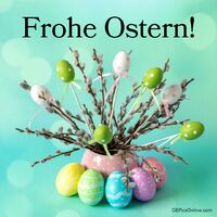 Bunte Ostereier und zarte Weidenkätzchen heißen den Frühling willkommen.