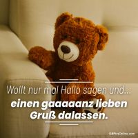 Ein gemütlicher Teddybär wartet geduldig darauf, dich zu umarmen und deinen Tag zu verschönern.