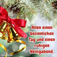 Festliche Glocken und funkelnde Zweige läuten die besinnliche Weihnachtszeit ein.