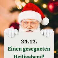 Weihnachtszauber liegt in der Luft, während der Weihnachtsmann seine festliche Botschaft verkündet.