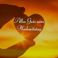 Eine Liebe, die im goldenen Glanz der untergehenden Sonne gefangen ist.