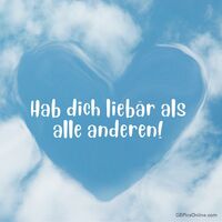 Ein Herzen, das in den Wolken schwebt - ein Symbol der Liebe, das den Himmel verziert.