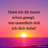 Ein romantischer Sonnenuntergang in Pinktönen sorgt für eine verträumte, liebevolle Stimmung.