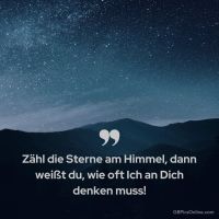 Ein funkelndes Sternenmeer über sanften Hügeln lädt zum Träumen ein.