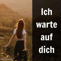 In der Stille der Natur lauscht sie den Geheimnissen des Waldes.