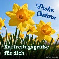 Gelbe Narzissen vor blauem Himmel mit Ostergruß und Karfreitagsgrüßen