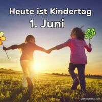 Zwei Kinder genießen den Sonnenuntergang, ein Symbol ewiger Freundschaft und unbeschwerter Kindertage.