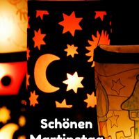 Die warmen Farben und liebevoll gestalteten Laternen zaubern eine festliche Stimmung und erinnern an die Magie der Martinsumzüge.