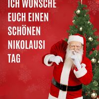 Weihnachtsmann neben einem festlich geschmückten Baum, bereit, die Festtagsfreuden zu verteilen.