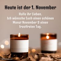 Gemütliche Kerzen und Herbstlaub begrüßen den November.