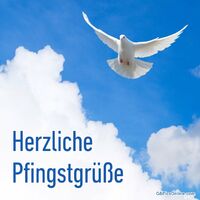 Ein Friedenssymbol fliegt hoch am blauen Himmel, trägt Hoffnung und Freude in die Welt.