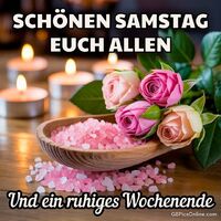 Genießt die entspannte Atmosphäre mit duftenden Rosen und Kerzenschein für einen perfekten Start ins Wochenende.