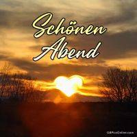 Sonnenuntergang mit herzförmigem Lichtschein am Horizont, darüber der Gruß „Schönen Abend“