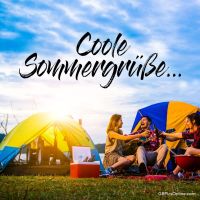 Freundschaft und Musik unter dem Sommerhimmel.