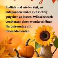 Ein herbstlicher Gruß mit leuchtenden Kürbissen und Sonnenblumen, die die Wärme der Saison einfangen.