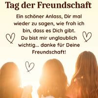 Zwei Freundinnen genießen gemeinsam den Sonnenuntergang - ein perfekter Moment der Verbundenheit.