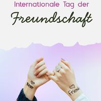 Hände vereint in Freundschaft, ein Symbol ewiger Verbundenheit.