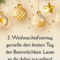Glanzvolle Feiertagsstimmung mit festlichen Weihnachtskugeln und funkelnden Sternen.